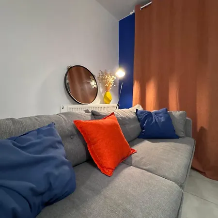 Small 2 Cocoon In A Luxury Building לון